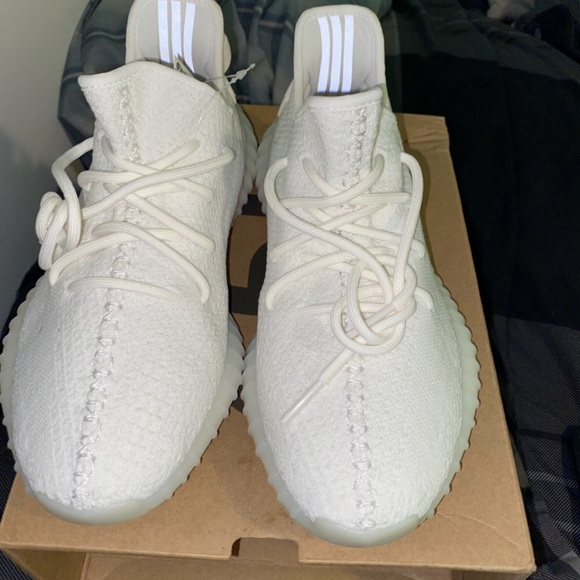 Yeezy main image 4